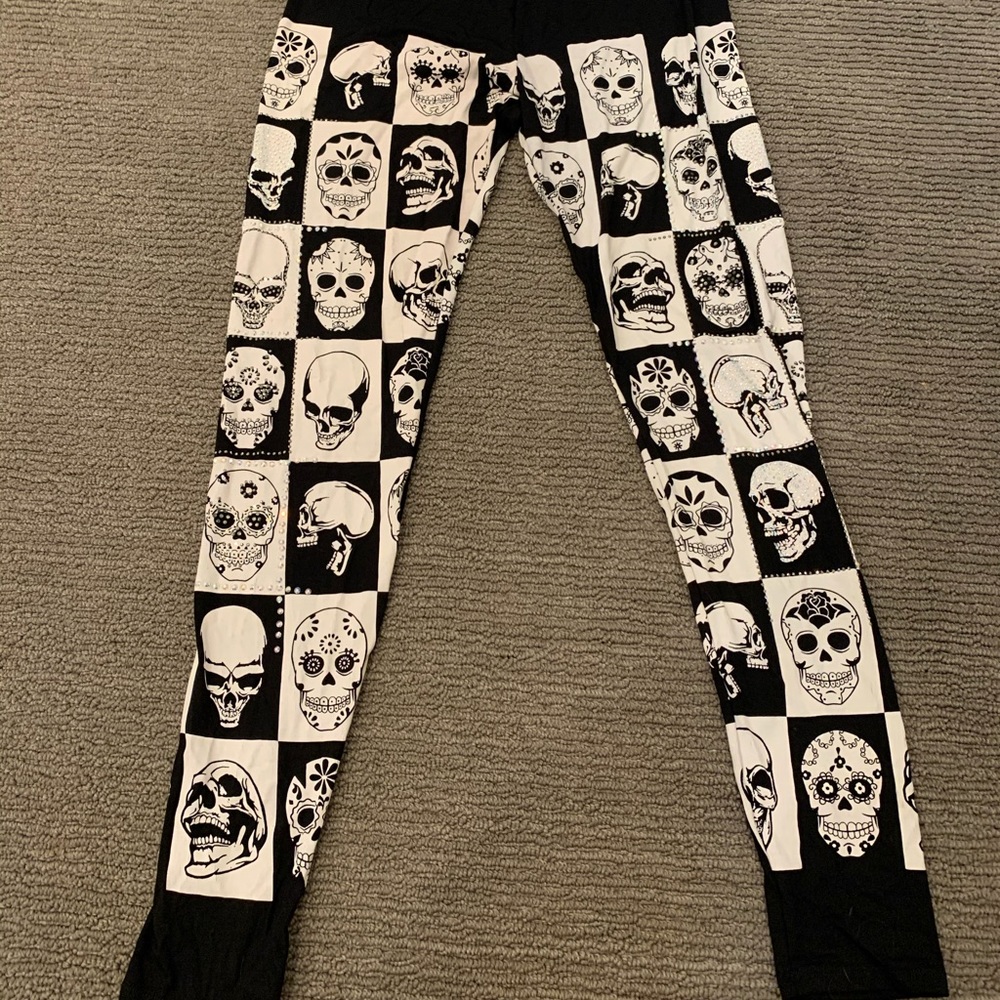 Skull leggings with rhinestones